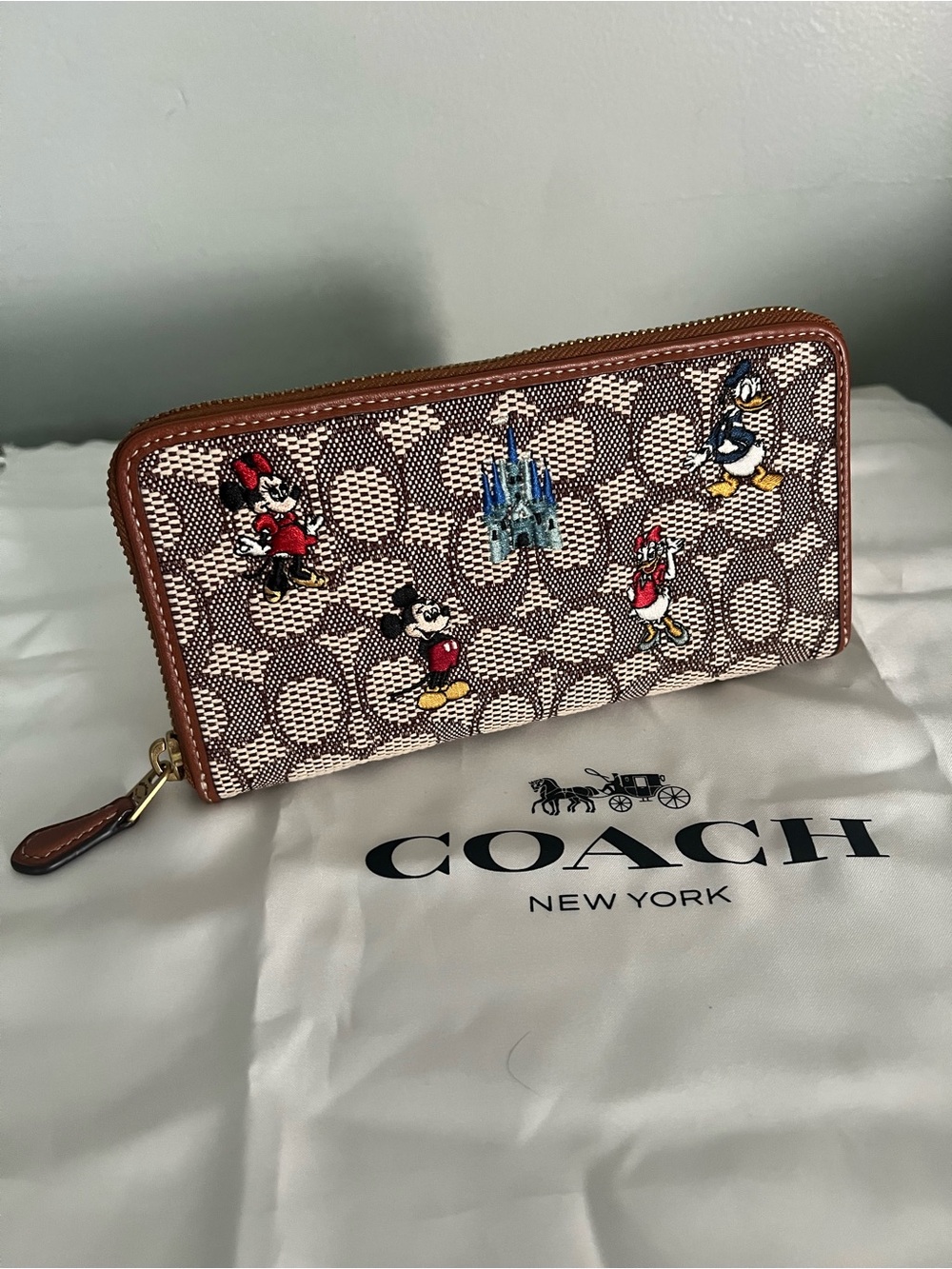 Coach Wallet In Signature Textile Jacquard / Mickey Mouse And Friends Embroidery
